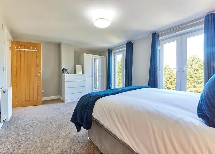 Host & Stay - Castle View